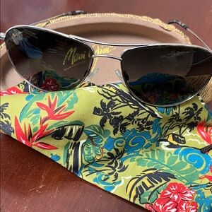Maui Jim Aviators Black and Silver Sunglasses